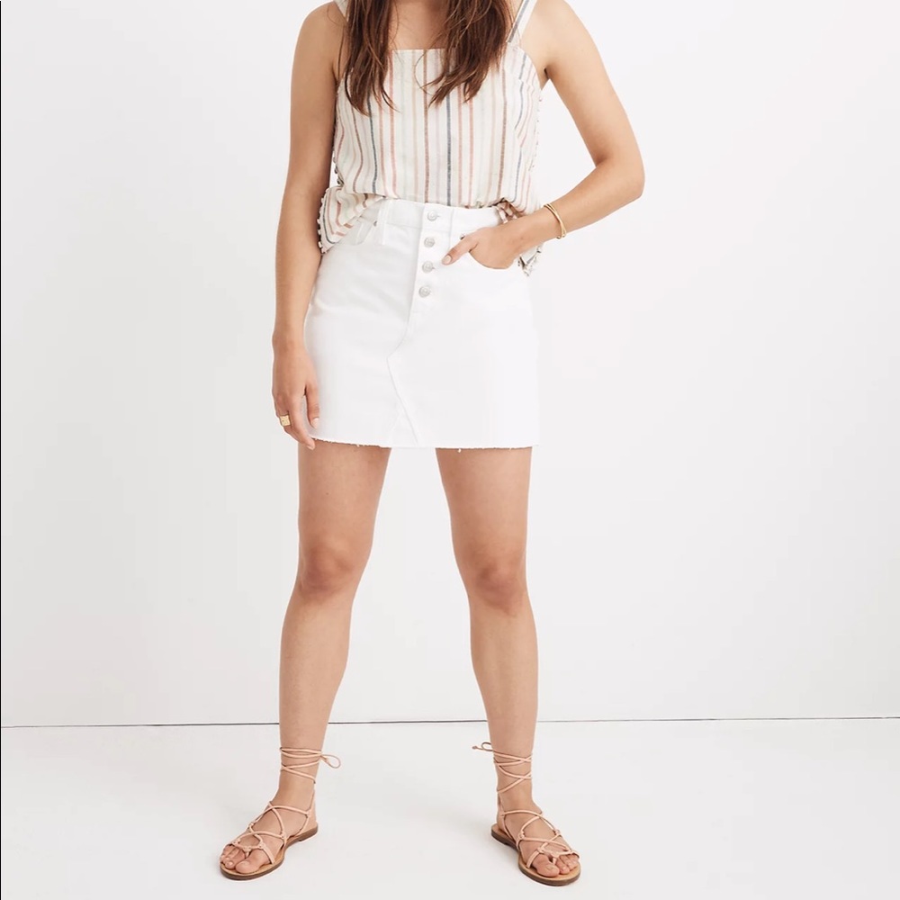Madewell Rigid Denim A-Line Mini Skirt in Tile White Button-Front. Size 0